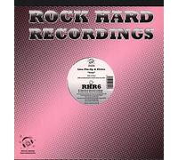 Lisa Pin-Up & Elvira - Sexy