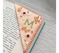 Litthing Segnalibro Angolo Ricamato a Mano, 26 Lettere Segnalibri Personalizzati Donne Stagione Segnalibro Triangolare in Feltro Regali per Amanti Libri Uomini Bambini