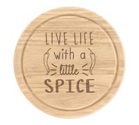 Live Vita con Una Piccolo Spezie Peperoncino Rotondo Tagliare Formaggio Tavola