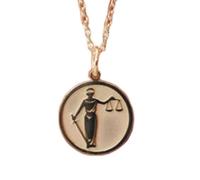 LKBEADS Argento sterling 925 | collana Lady Justice | ciondolo bilancia | con catena da 18 pollici | misura penna: 24 mm | ciondolo laurea avvocato placcato argento unisex | LKRPS_00270