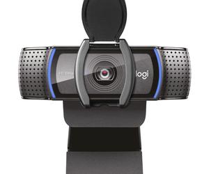 Logitech C920e Webcam professionale con angolo di 78°, illuminazione automatica con due microfoni integrati, ideale per videoconferenze.
