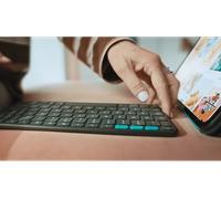 Logitech Flip Folio, custodia con tastiera per iPad Pro (M4) e iPad Air da 13 pollici (M2 e M3)(2024, 2025) -Custodia protettiva e ripiegabile, più tastiera multi dispositivo Bluetooth -Grafite,QWERTY