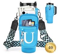 LOKASS Portabottiglie personalizzato con cinghia per accessori Stanley Cup da 1,18 l, iniziale per Stanley Cup Holder borsa con tasca per telefono, porta bicchieri a mani libere per viaggi palestra