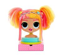 LOL Surprise OMG Testa da Acconciare con Capelli Adesivi per Stili Infiniti, 30 Sorprese e Accessori, Neonlicious