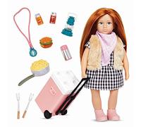 Lori Set da Campeggio di Jessa, Mini Bambola con Accessori | Mini bambola da 15 cm con vestito, gilet, sciarpa, scarponcini e accessori da campeggio per storie all'aperto, 3+ anni