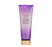 Love Spell Shimmer Body Lotion 236 ml - Moisturizer, Shimmering, For Women, Cherry Blossom, Shimmering Purple, Aloe Vera, Suitable For Night Out Una lozione leggermente scintillante e a rapido assorbi