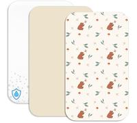 Lovely Hippo 2 lenzuoli con angoli elasticizzati in 100% cotone + 1 coprimaterasso, 100% materiale impermeabile, set da 3 pezzi, compatibile Chicco, Kinderkraft (orso, 55 x 90 cm)