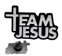 Lunexus Spilla a forma di croce Team Jesus Lapel Pin in bianco e nero, 3,05 × 1,78 cm, chiusura a farfalla benedetta con certificato - giacca jeans zaino cappellino - regalo per comunione, cresima