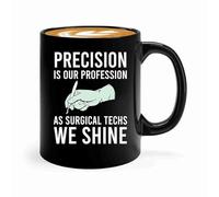 Luxe Gifting Surgical techs Tazza da caffè 325 ml nero - Precision is our - medico ospedaliero divertente citazioni cura medicina uniforme stetoscopio professionale chirurgia chirurgia malattia