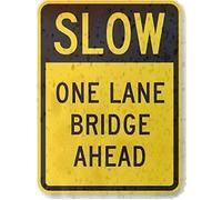 LYYUCKE Targa in latta da 30,5 x 20,3 cm, scritta in lingua inglese "New Road Slow - One Lane Bridge Ahead, Engineer Grade Aluminum Metal Street Wall Placca Retro Vintage Sign