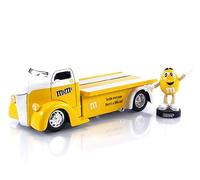 M&M's 1:24 1947 Ford COE Flatbed Die-cast Car & 2.75" Yellow Figure, Toys for Kids and Adults
