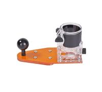 Macchina tenuta in mano due della potatura di falegnameria nell'arrotondamento scanalato dell'equilibrio e dello strumento di taglio