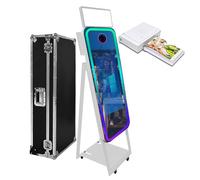 Magic Mirror Photo Booth con custodia da viaggio, portatile, touch screen, macchina per selfie con luce ad anello, cornice LED RGB per eventi, noleggio, matrimoni, feste (bianco + stile B,