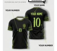 Maglia da calcio nera a tema Coppa del Mondo 2026 Brasile, che mostra perfettamente il tuo amore per il calcio brasiliano. Offriamo un servizio di personalizzazione completo - aggiungi il tuo nome, il