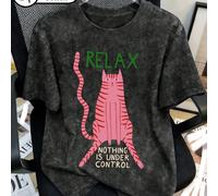 Maglietta a maniche corte da donna casual e divertente, con stampe di gatti e scritta ironica "NIENTE È SOTTO CONTROLLO" in lettere inglesi, in cotone al 64% con lavaggio vintage, stile casual sportiv