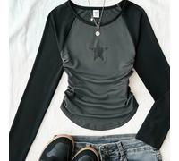 Maglietta a maniche lunghe da ragazza pre-adolescente con stampa a stelle e blocchi di colore, scollo tondo, stile streetwear casual, orlo arricciato e corto, adatta per il ritorno a scuola, per l'aut
