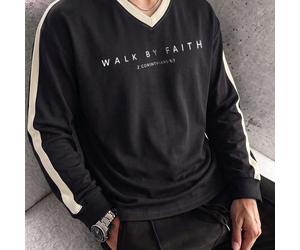 Maglietta a maniche lunghe da uomo con scollo a V, strisce laterali a contrasto, versetto biblico "Walk By Faith", stile casual streetwear, vestibilità ampia L,M,S,XL,XS,XXLLettereTessuto in maglia