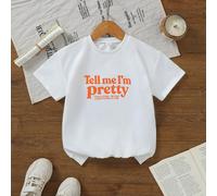 Maglietta ampia da ragazza con collo rotondo e maniche corte, corpo bianco con slogan in inglese arancione "Dimmi che sono carina, VA BENE, STO BENE, TUTTO VA BENE", di stile carino americano, adatta 