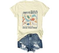 Maglietta con scritta in inglese "We are all different Swim Together Shirt in This School We All Swim Tshirt Ocean Girl School Teacher Tops, Colore: giallo crema., XL
