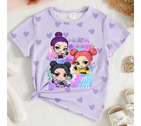 Maglietta corta casual e alla moda per ragazze, con grafica minimalista e fresca di un personaggio di un gruppo virtuale femminile, con stampa di pentagramma, cuore viola e slogan, comoda per l'uso qu