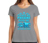 Maglietta da donna con scritta "Please Be Patient with Me I'm from The | Oregon Trail Planwagen a 8 bit, nostalgia, gioco di culto dei giocatori, bue, vintage, geek, nerd, idea regalo