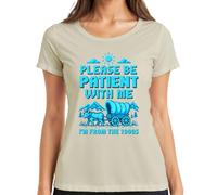 Maglietta da donna con scritta "Please Be Patient with Me I'm from The | Oregon Trail Planwagen a 8 bit, nostalgia, gioco di culto dei giocatori, bue, vintage, geek, nerd, idea regalo