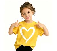 Maglietta da ragazza con grande stampa a forma di cuore. Una semplice maglietta basic per l'asilo, la scuola o come regalo amorevole.
