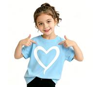 Maglietta da ragazza con grande stampa a forma di cuore. Una semplice maglietta basic per l'asilo, la scuola o come regalo amorevole.