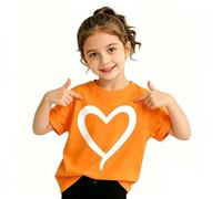 Maglietta da ragazza con grande stampa a forma di cuore. Una semplice maglietta basic per l'asilo, la scuola o come regalo amorevole.