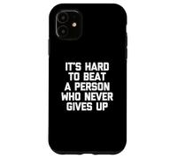 Maglietta divertente con scritta in lingua inglese "It's Hard To Beat A Person Who Never Give Up Custodia per iPhone 11