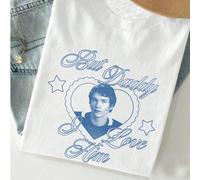 Maglietta estiva casual da donna, girocollo a maniche corte, stampata con il ritratto grafico di Ilya Lozanov; Maglietta bianca da donna stampata con il grafico della storia di Hudson Williams Connor,