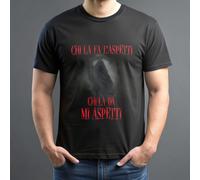 Maglietta uomo nera divertente “Chi la fa l’aspetti, chi la dà mi aspetti"