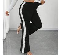 Mai fuori moda: gotico preppy con un tocco di Mercoledì. Abbraccia la tua moda femminile dark inner shadow. Leggings in maglia nera slim-fit con pizzo bianco a contrasto, di stile semplice e alla moda