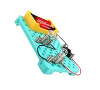 Mani sulle componenti del circuito del dispositivo di esperimento dei circuiti di serie dell'Assemblea e dei circuiti paralleli per la scienza della scuola educativa