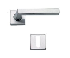 Maniglia con rosetta quadra mod. GM07 (coppia) (Cromo Satinato)
