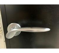MANIGLIA COPPIA FORME SERIE "PEGASO" PER PORTE INTERNE VARIE FINITURE