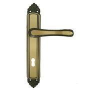 Maniglia giglio modello Q.8/70, maniglie con placca in ottone,finitura patinè. Dimensioni totali in altezza 235mm,larghezza 38mm. Interasse fori 2cm x 18,7cm.Prodotto in italia