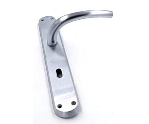 MANIGLIA GPB MILENA PLACCA 8X70 CROMO SATINATO - Ferrero Ferramenta