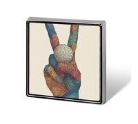 Mano con segno di pace che tiene palla da golf spille unisex spille e spilli quadrati leggeri bavero distintivo gioielli per abbigliamento scialle cappello