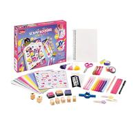 Maped Creativ Scrapbooking - Kit completo di attività, con oltre 70 accessori e hardware Maped, di cui 1 taccuino e 3 pagine di marca, 7 anni