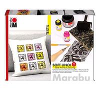 Marabu 1703000000081 Kit da decorazione per tessuti Soft Linol Print & Colouring, per tessuti con piastra da stampa morbida, utensile da taglio con lame, rullo in schiuma, pennello, 100 ml di colore da stampa e 2 colori ad acquerello da 15 ml (etichetta in lingua italiana non garantita)