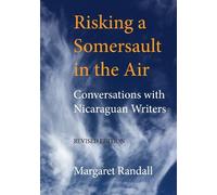 Margaret Randall Risking a Somersault in the Air (Tascabile)