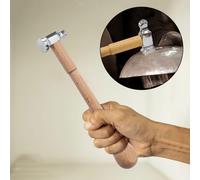 Martello da caccia per la creazione di gioielli per argentieri. Colpitura di