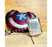 Marvel Legends Capitan America con scudo rotto e martello Mjölnir di Thor