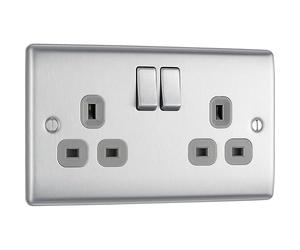Masterplug NBS22G 13A - Presa con interruttore a 2 uscite, a doppio polo, in acciaio spazzolato, con inserto grigio