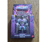 Masters of Universe Origins x Transformers - Megatron Armor Skeletor, action figure MOTU in collaborazione con Decepticon, accessori e mini fumetto inclusi, giocattolo per bambini, 6+ anni, JGT16