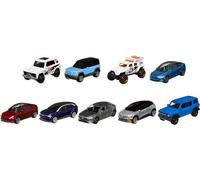 Matchbox Cars, Set di 9 camion e auto pressofuse in scala 1/64 del Matchbox Adventures World Tour Show, decori realistici e autentici, include 1 veicolo esclusivo