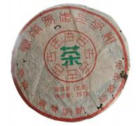 Materiale 2003 Yiwu Antico Tè Pu-Erh Crudo Torta, Pressato 2012, 357g | Corpo pesante e concentrato con un vigoroso e impetuoso ritorno dolce; denso carattere arboreo robusto in ogni infusione.