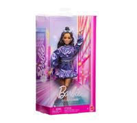 Barbie - Deluxe Style n. 7, bambola con top e gonna blu metalizzato e capelli castani ondulati, accessori come occhiali da sole, gioielli e borsa inclusi, giocattolo per bambini, 4+ anni, JFP42