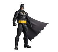 Mattel DC Premier - Batman, action figure da 30cm del Cavaliere Oscuro con la classica tuta nera, la cintura gialla e il mantello in tessuto, design dettagliatoe 7 punti di articolazione, JMD68